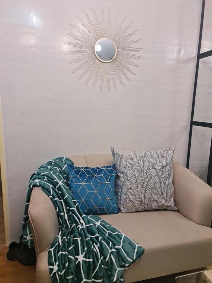 Apartment Cozy 2 Bedroom In Near Airport With Balcony *
