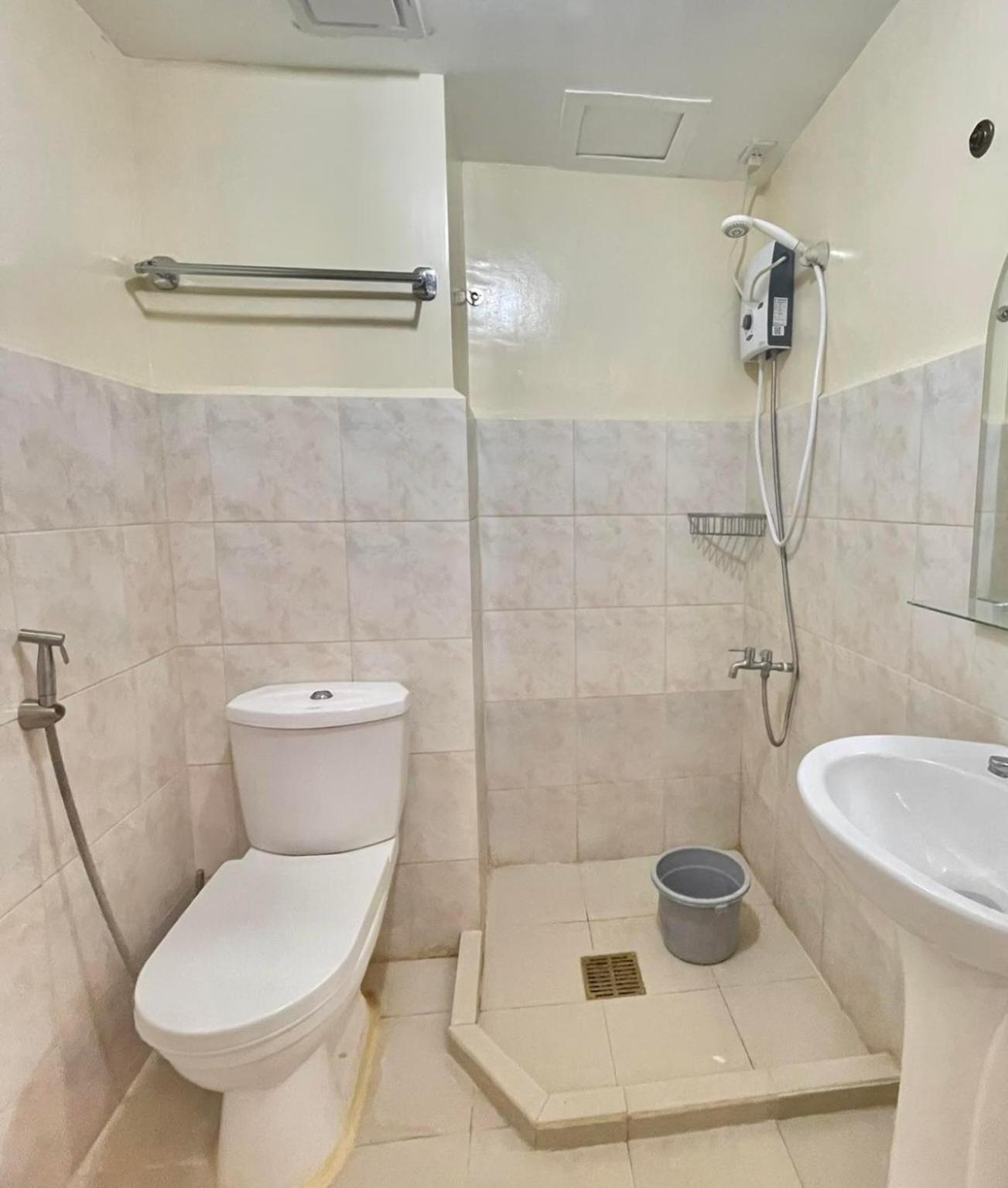 Cozy 2 Bedroom In Near Airport With Balcony